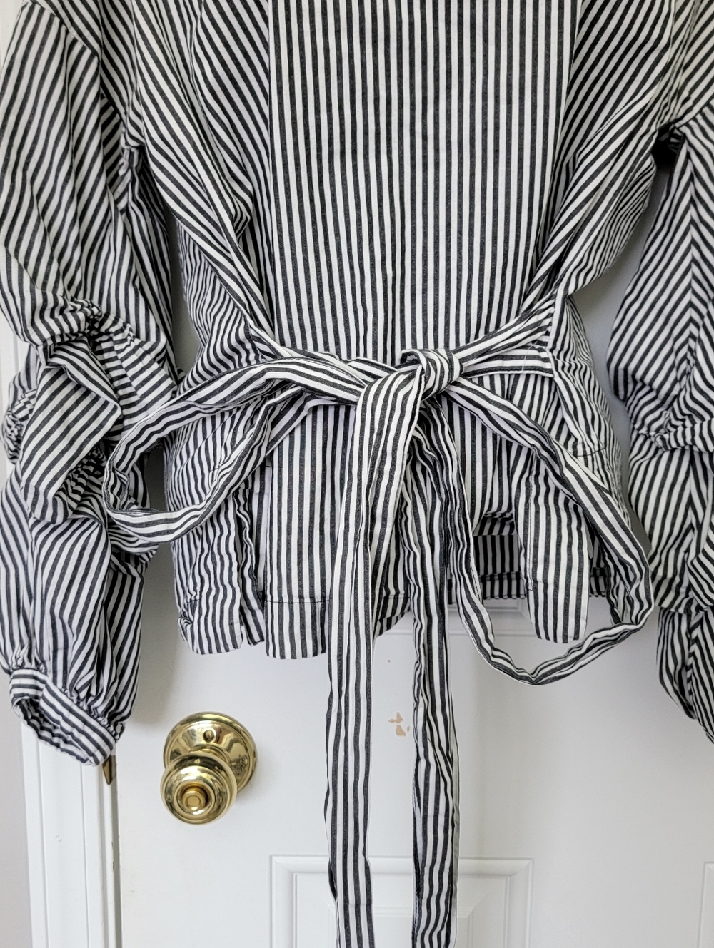 MAX Jeans Gray White Striped Boat Neck Tiered Balloon Sleeve Blouse Tie  Waist M - Picture 3 of 11